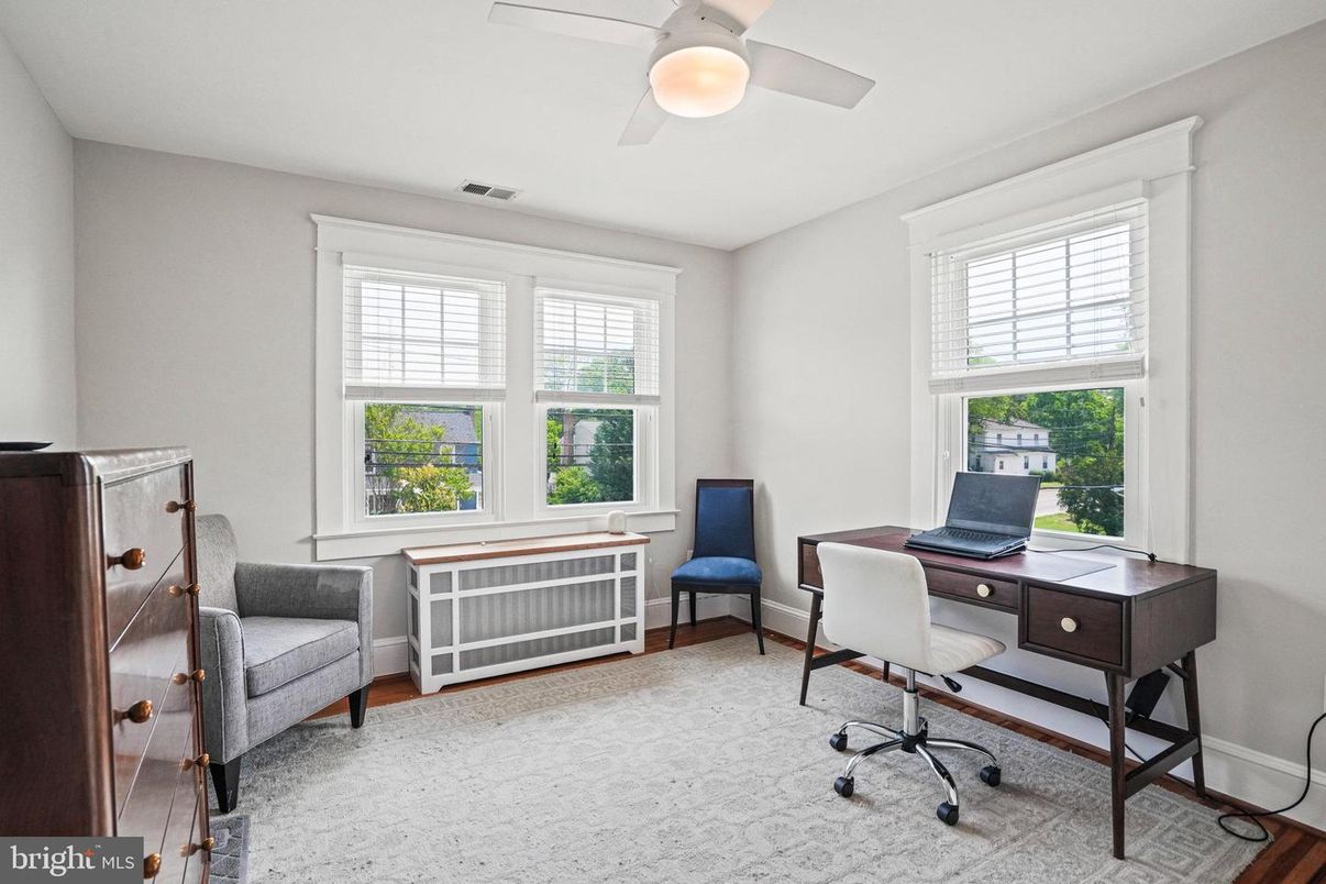 Home Office, Interior