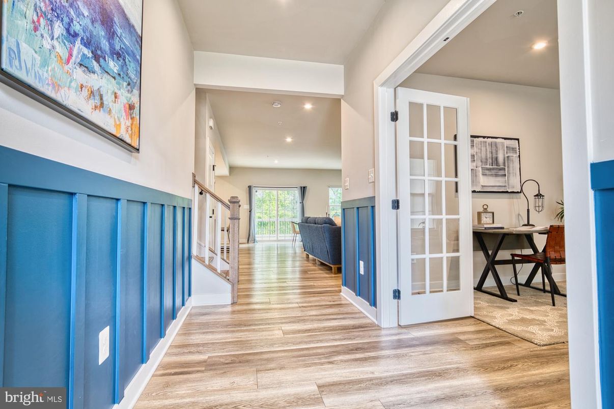 Interior, Recessed Lighting, Wood Texture Flooring