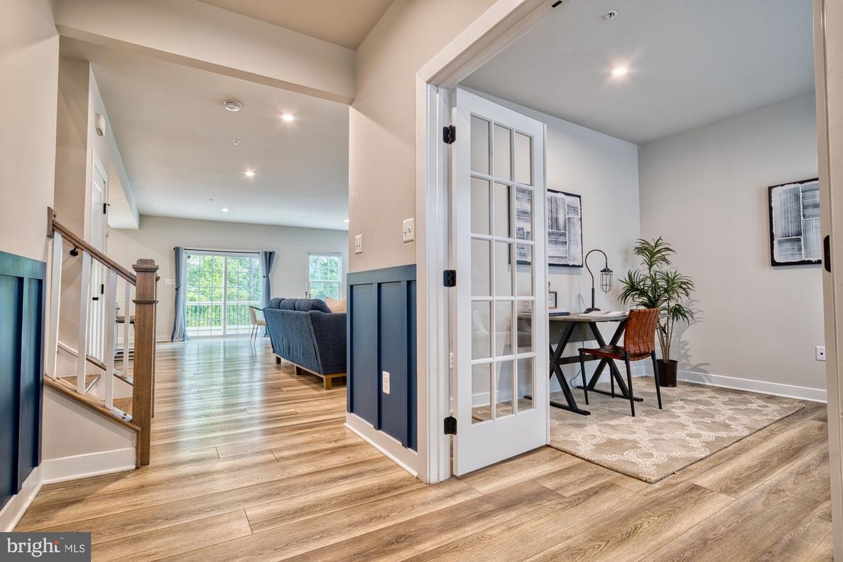 Home Office, Interior, Recessed Lighting, Wood Texture Flooring