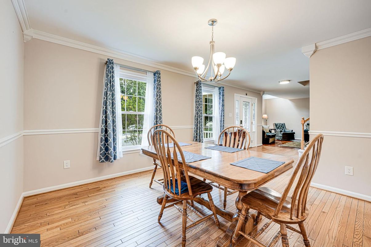 Chandelier, Dining room, Interior, Recessed Lighting, Wood Texture Flooring