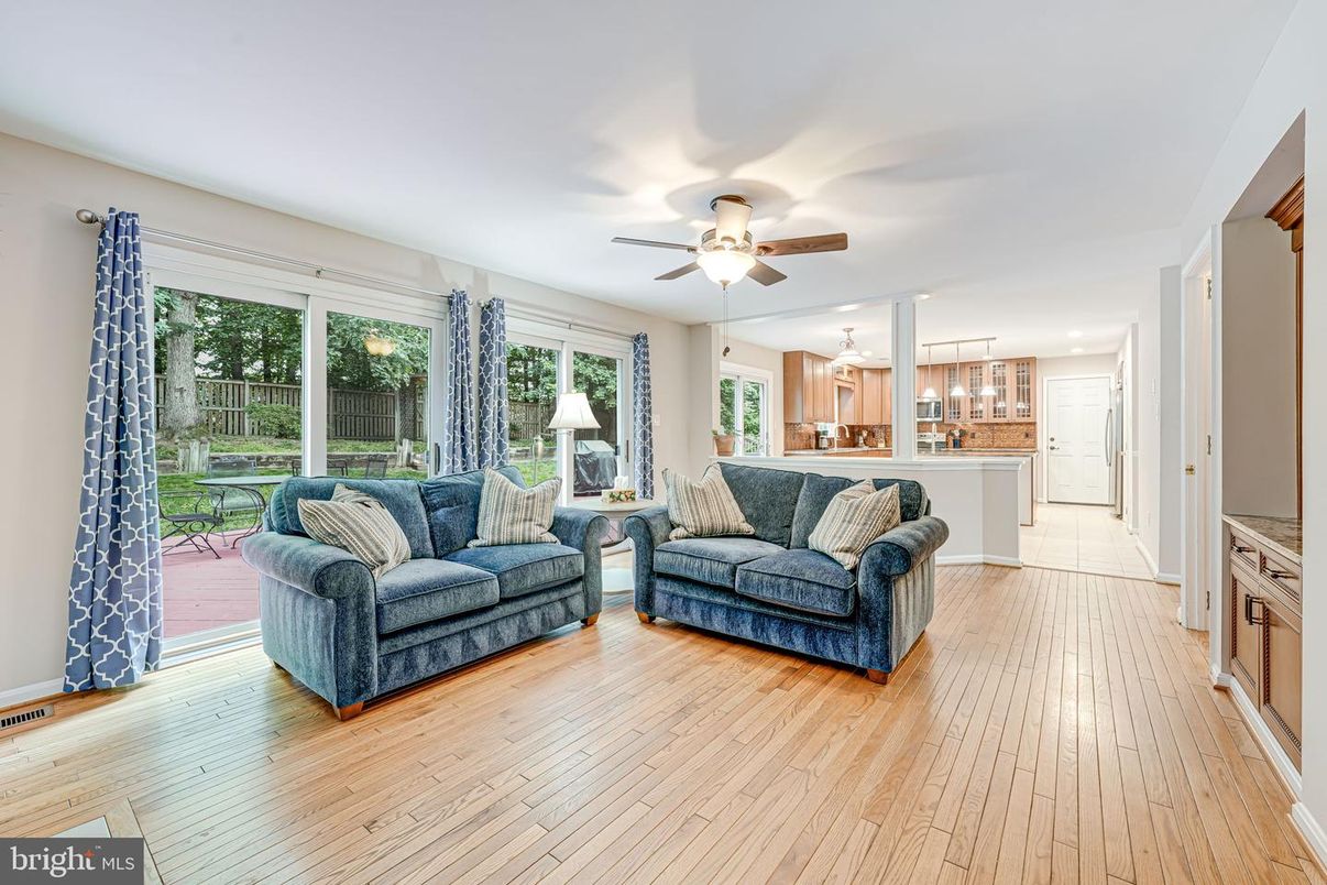 Interior, Kitchen, Living room, Pendant Lights, Recessed Lighting, Wood Texture Flooring