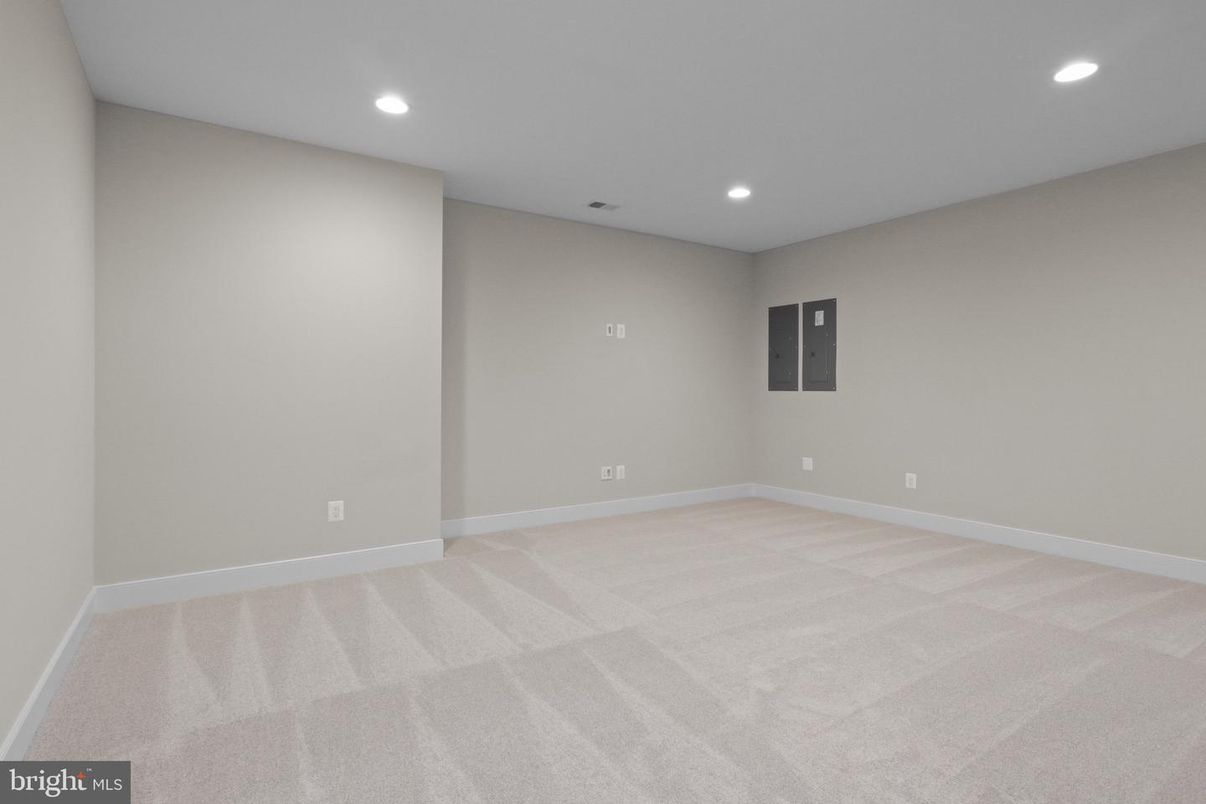 Empty room, Interior, Recessed Lighting