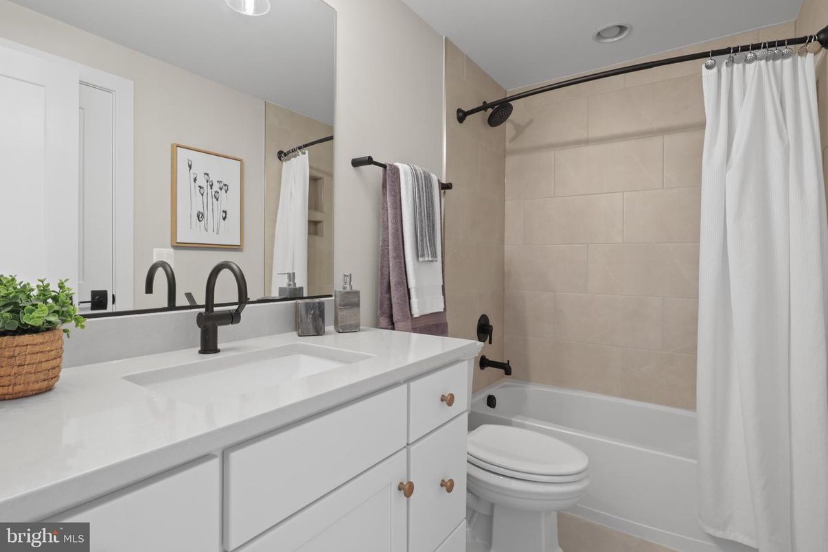 Bathroom, Interior, Recessed Lighting