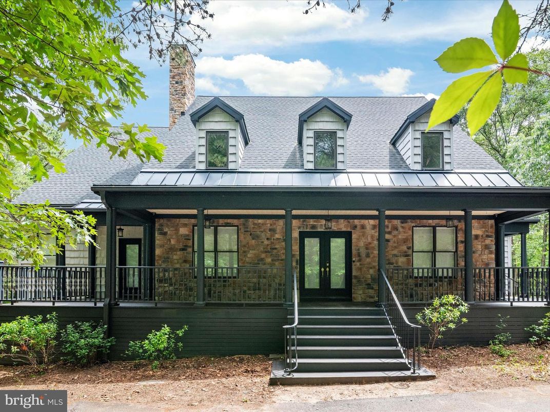 Exterior, Facade, American Foursquare