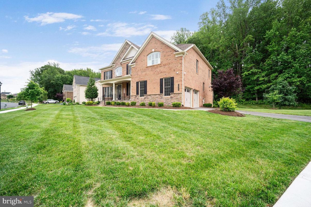 Backyard, Exterior, Facade, Brick Facade, French Provincial