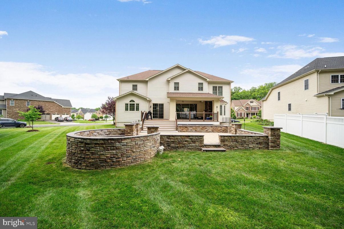 Backyard, Exterior, Facade, Farmhouse