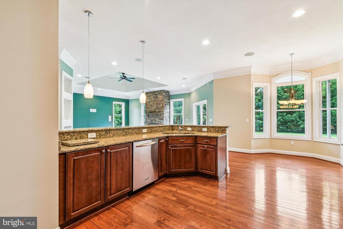 Interior, Pendant Lights, Recessed Lighting, Wood Texture Flooring
