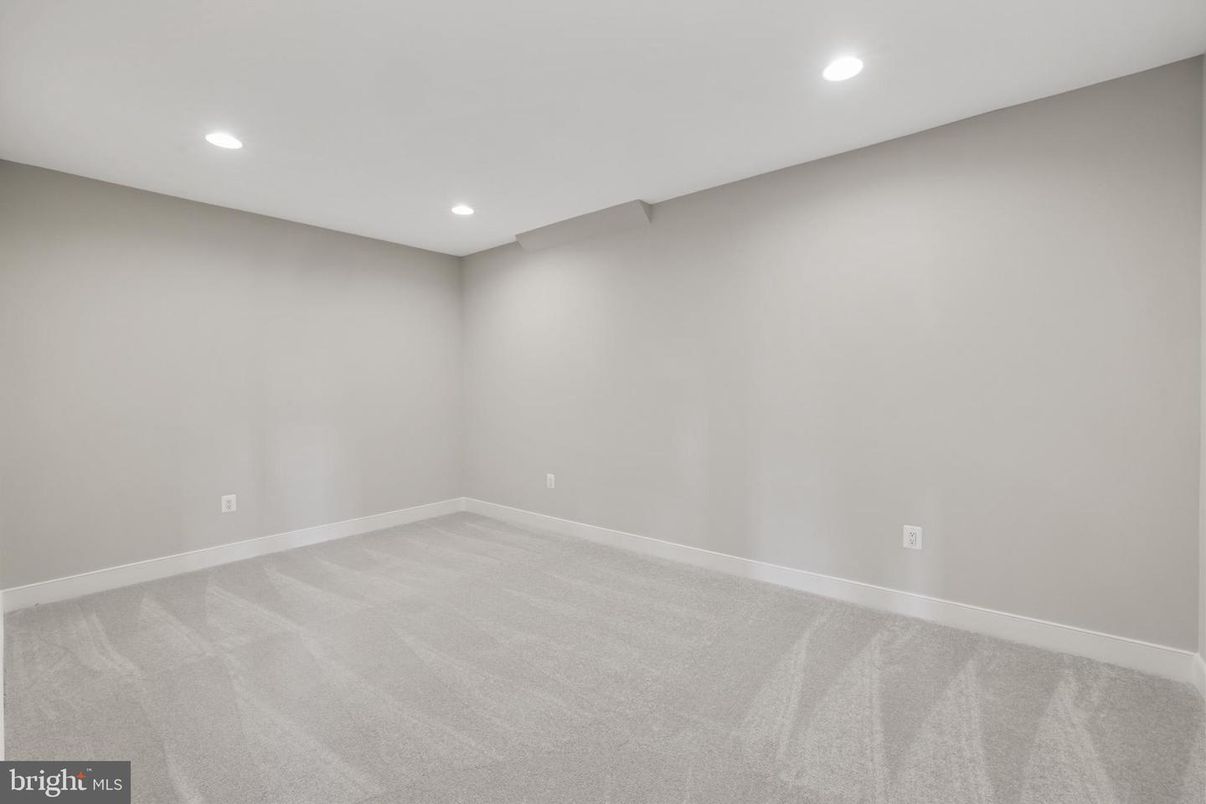 Empty room, Interior, Recessed Lighting