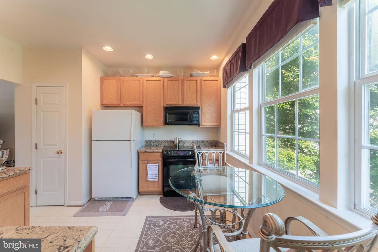 Dining room, Interior, Kitchen, Recessed Lighting