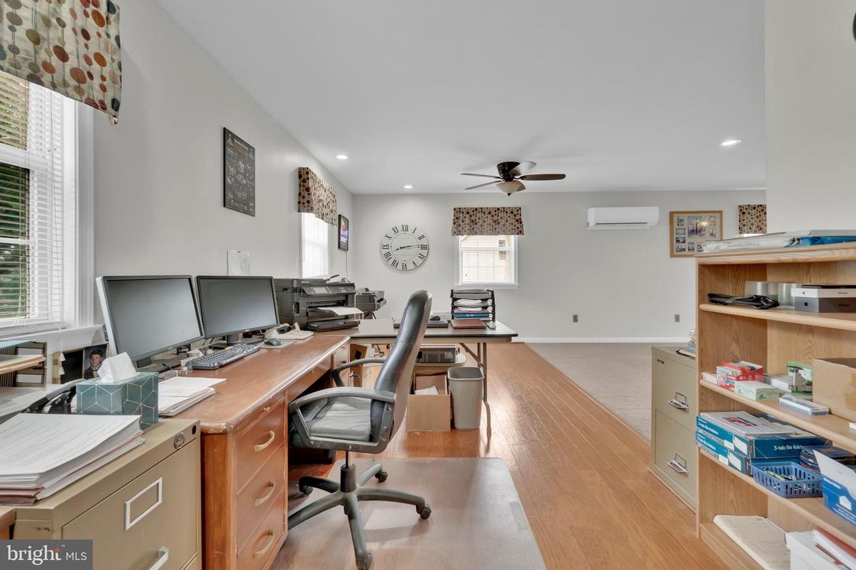 Home Office, Interior, Recessed Lighting, Wood Texture Flooring