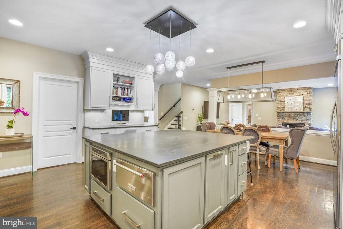 Dining room, Interior, Kitchen, Pendant Lights, Recessed Lighting, Stainless Steel Appliances, Wood Texture Flooring