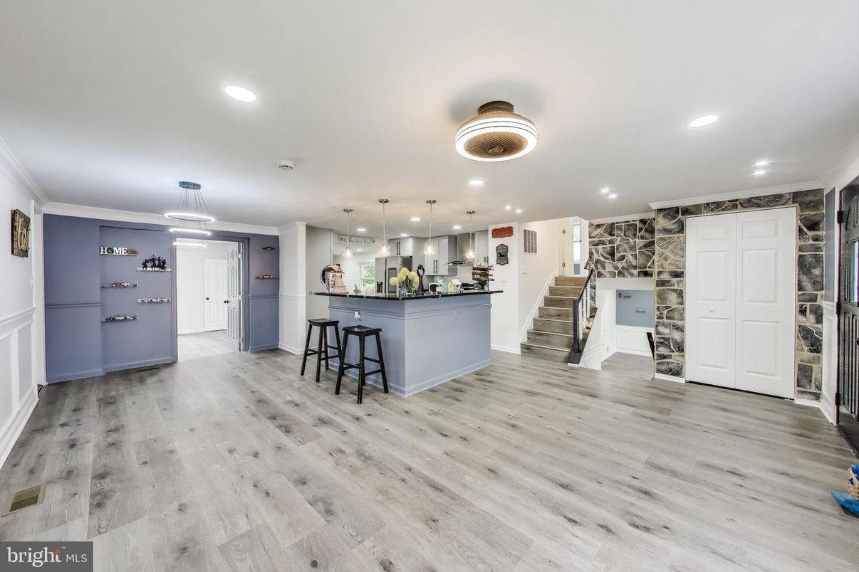 Interior, Pendant Lights, Recessed Lighting, Wood Texture Flooring