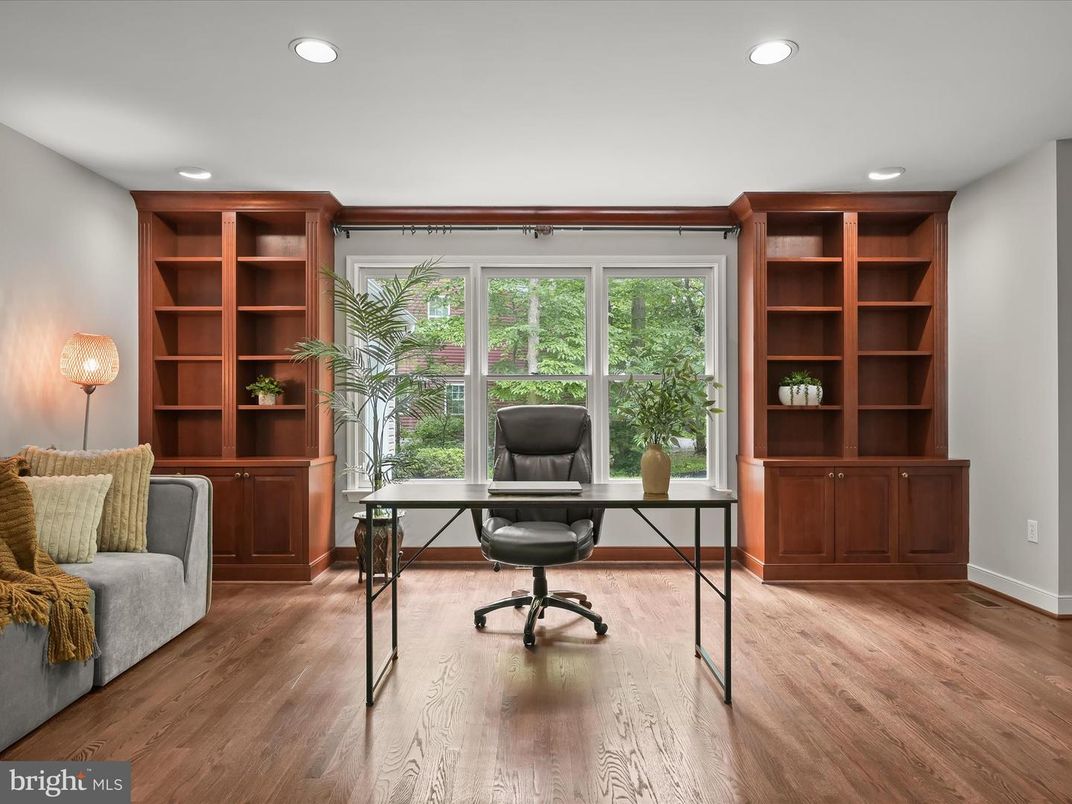 Home Office, Interior, Recessed Lighting, Wood Texture Flooring