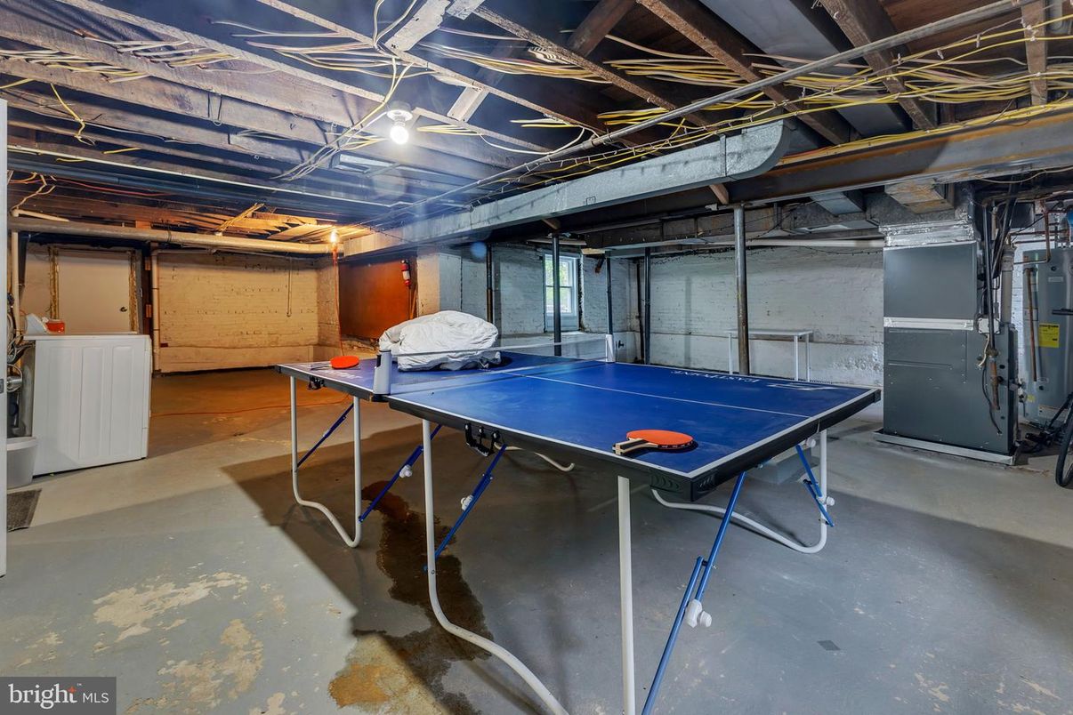 Game Room, Interior