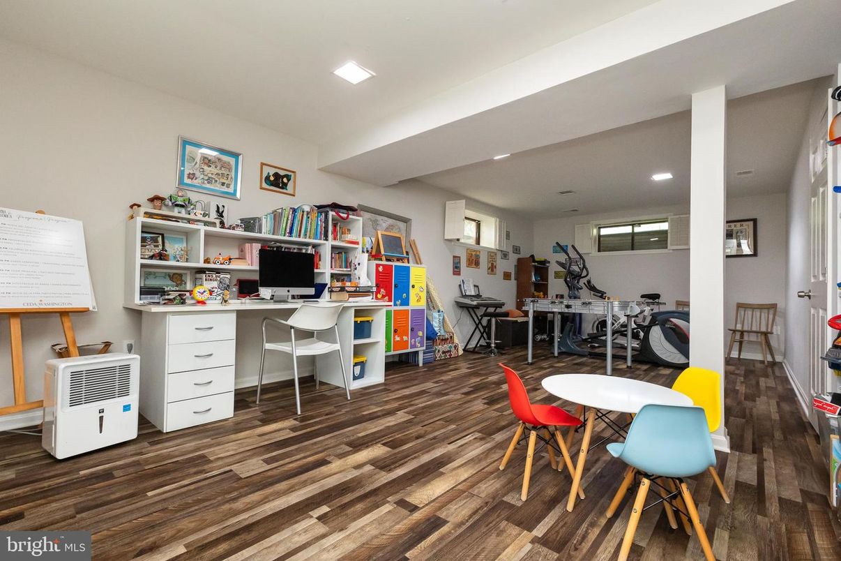 Home Office, Interior, Recessed Lighting, Wood Texture Flooring