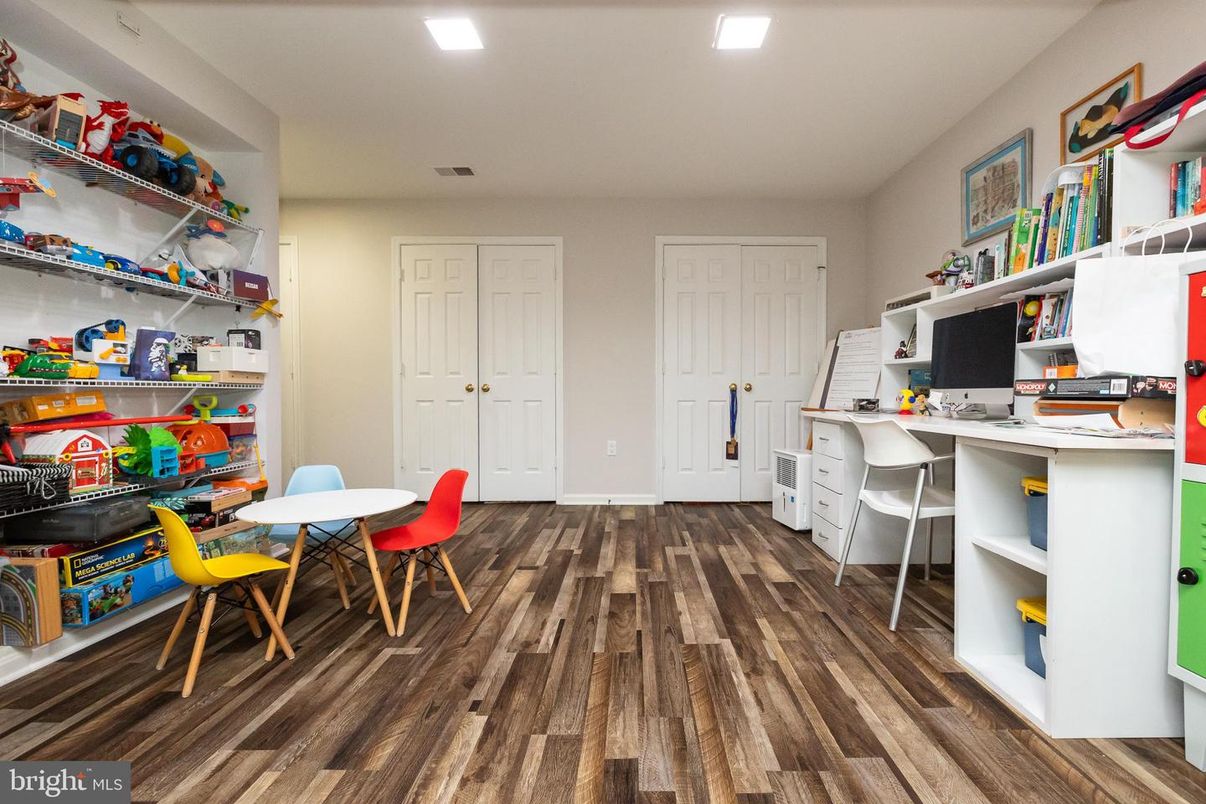 Home Office, Interior, Recessed Lighting, Wood Texture Flooring