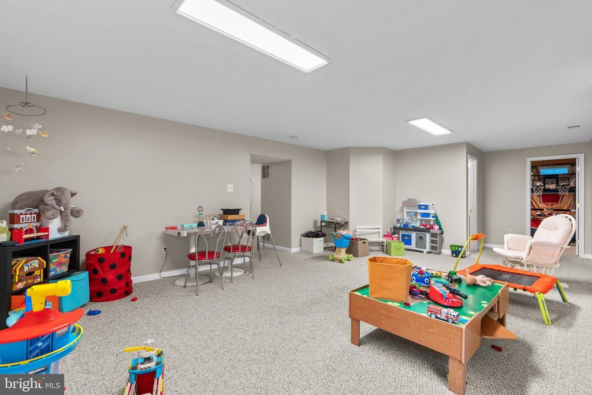 Game Room, Interior, Recessed Lighting