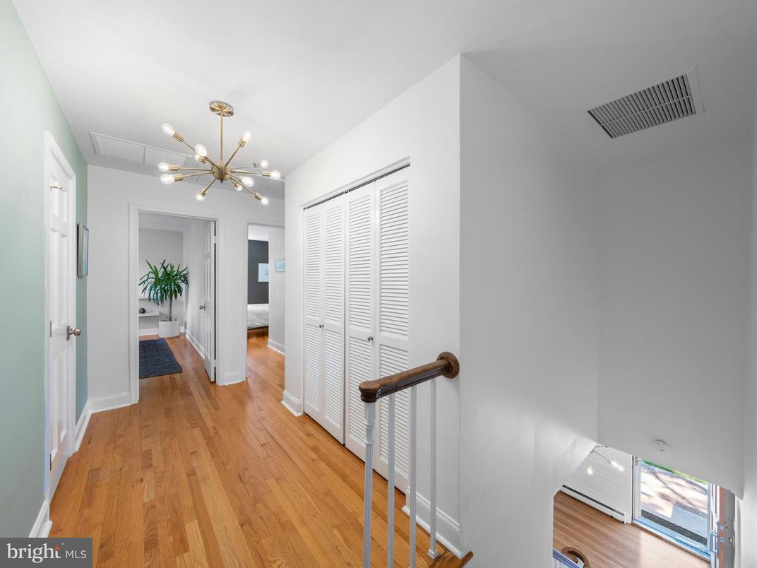 Interior, Pendant Lights, Wood Texture Flooring