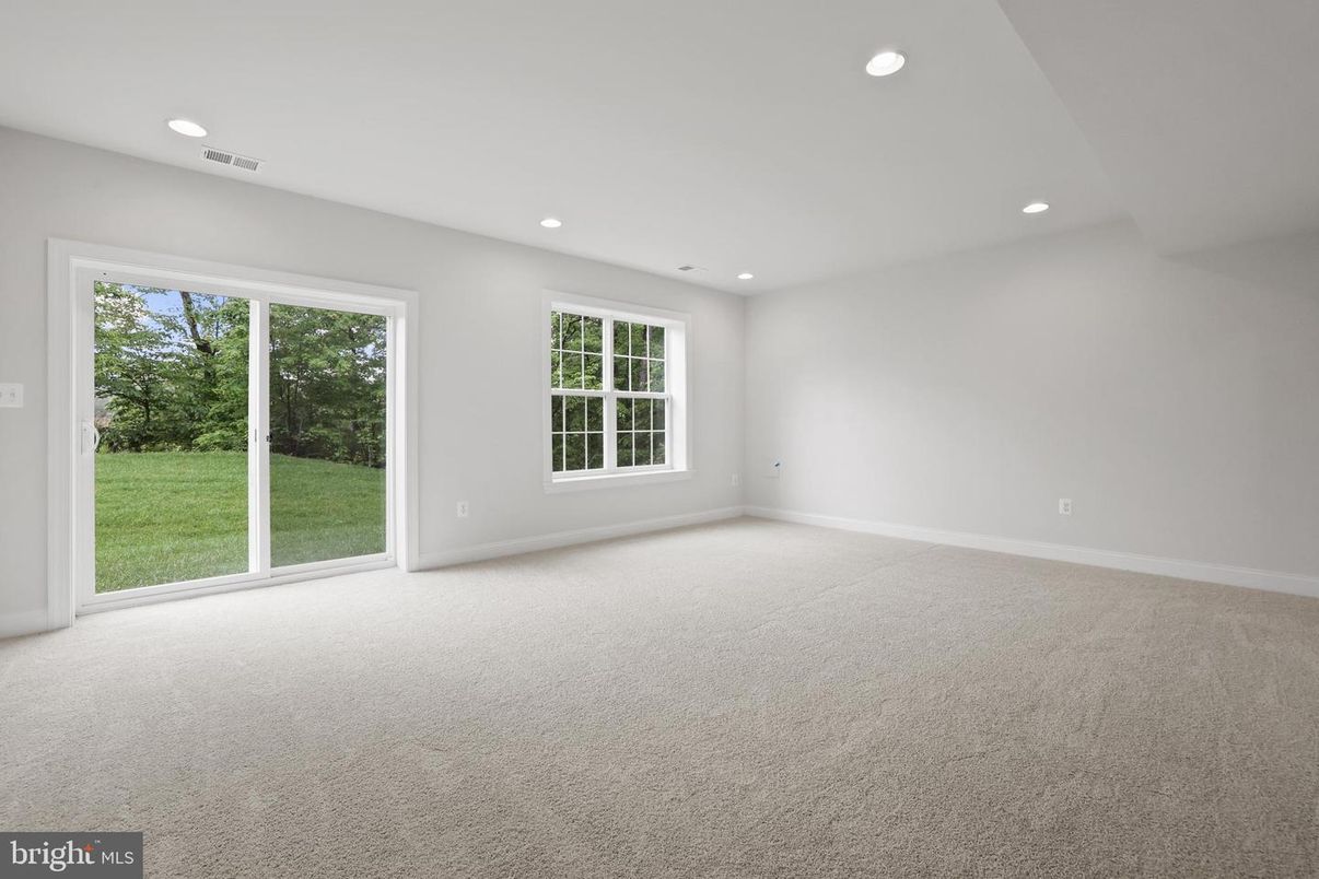 Empty room, Interior, Recessed Lighting