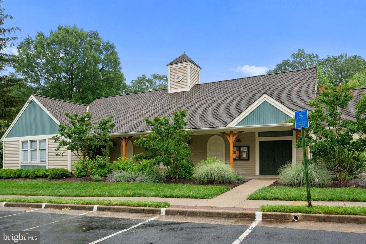 Exterior, Facade, Ranch