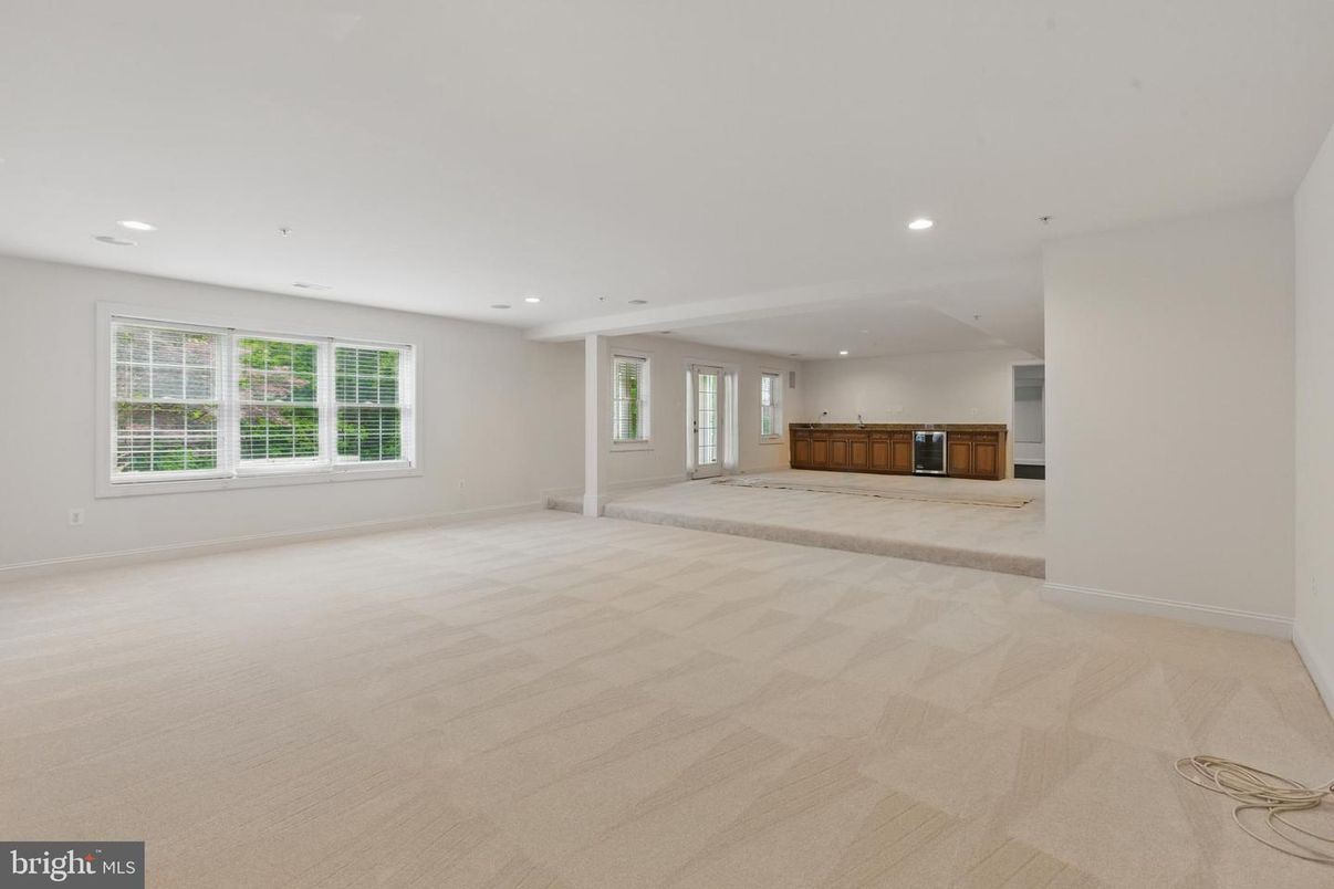 Empty room, Interior, Recessed Lighting