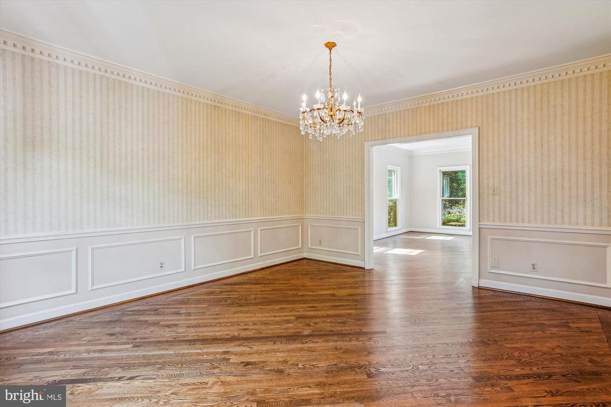 Chandelier, Empty room, Interior, Wood Texture Flooring