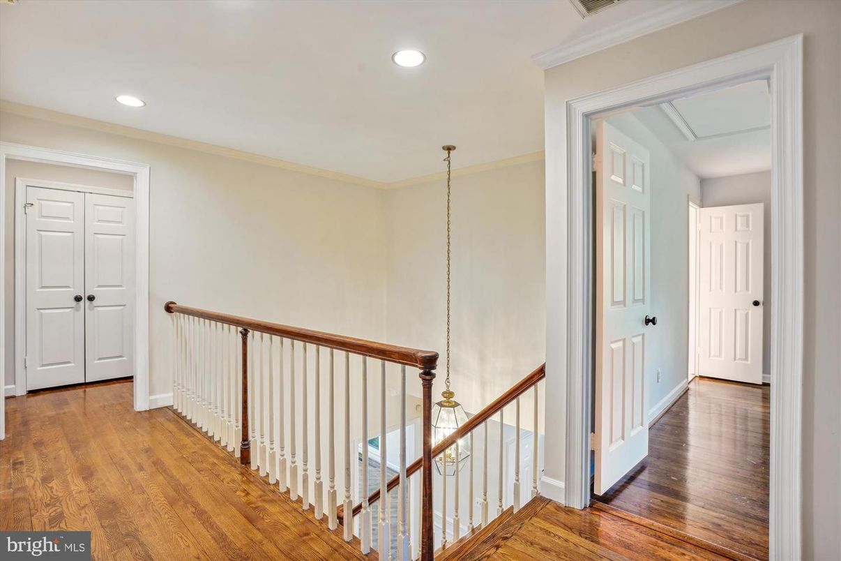 Interior, Pendant Lights, Recessed Lighting, Wood Texture Flooring