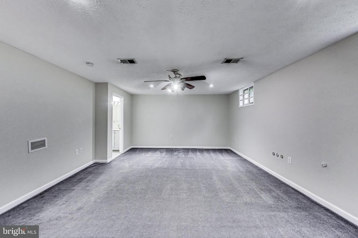Empty room, Interior, Recessed Lighting
