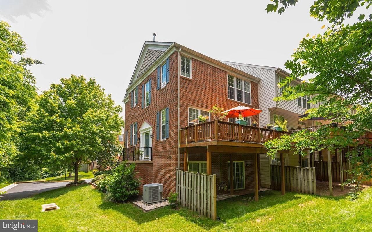 Exterior, Facade, Brick Facade, Rowhouse