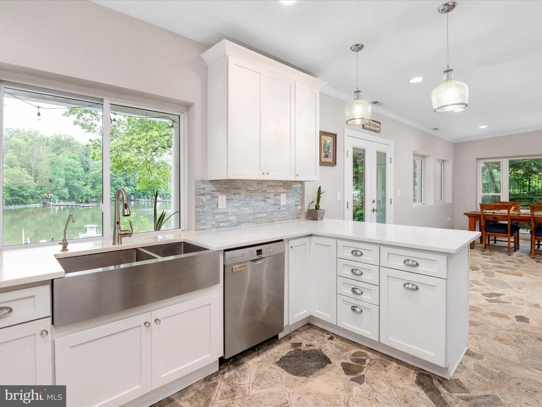Dining room, Interior, Kitchen, Pendant Lights, Recessed Lighting, Stainless Steel Appliances