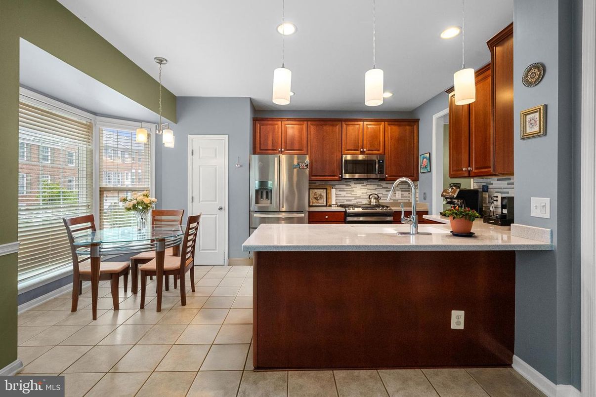 Dining room, Interior, Kitchen, Pendant Lights, Recessed Lighting, Stainless Steel Appliances