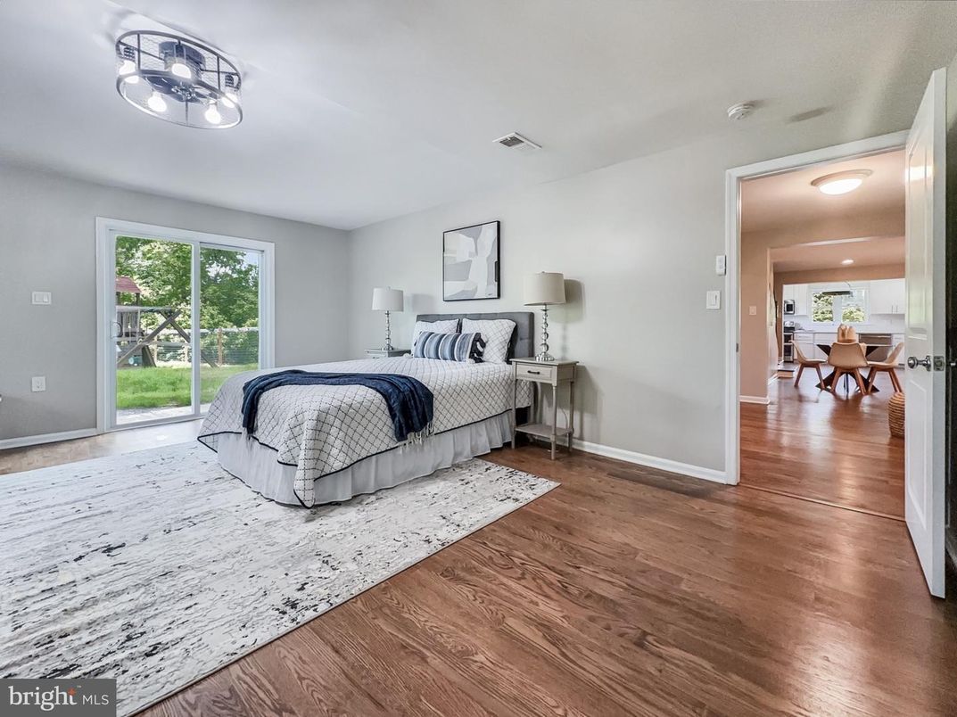 Bedroom, Dining room, Interior, Recessed Lighting, Wood Texture Flooring