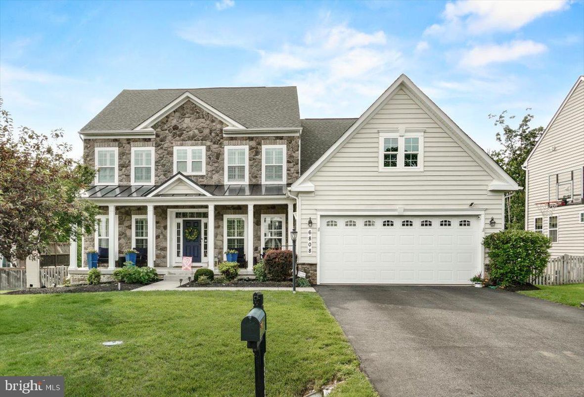 Attached, Exterior, Facade, Farmhouse