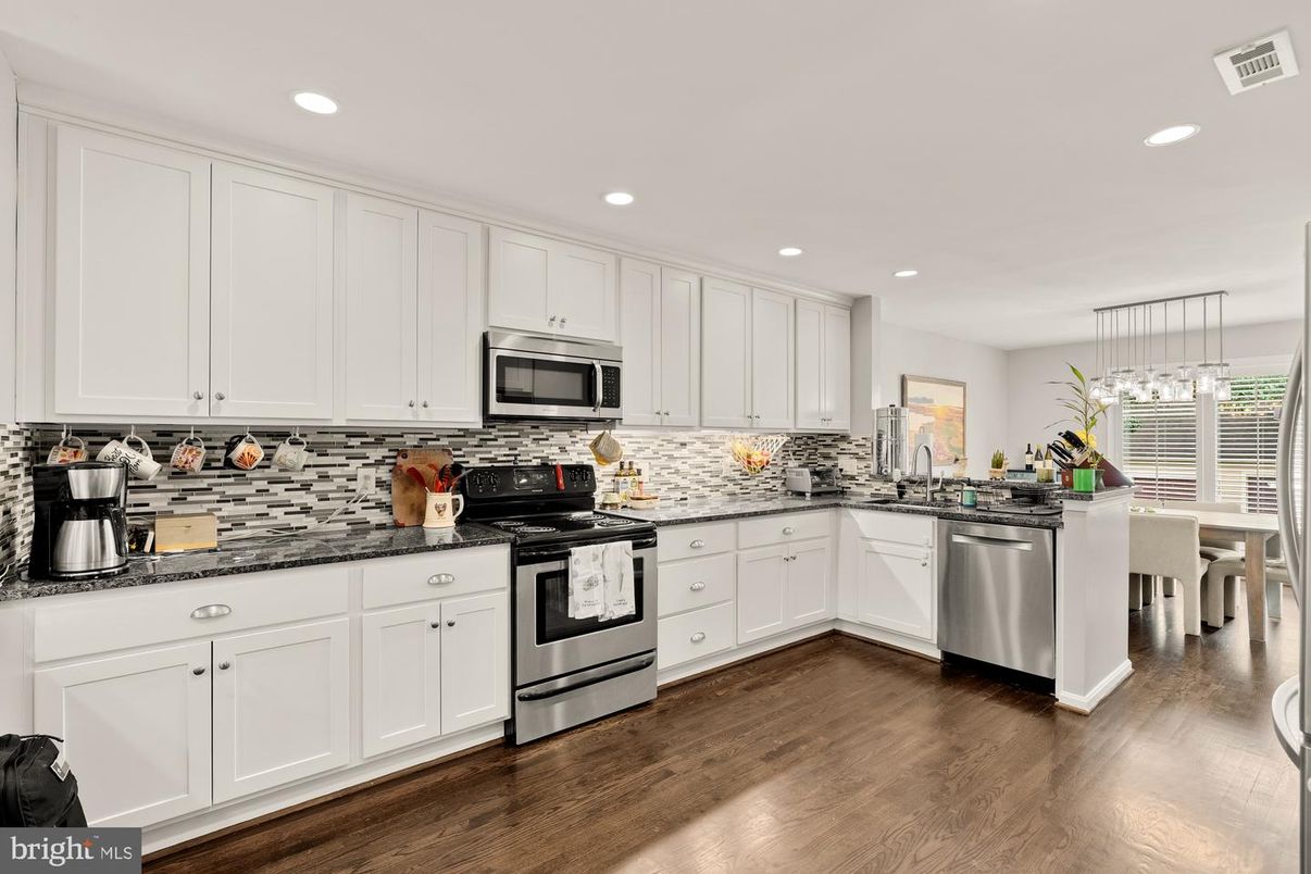 Dining room, Interior, Kitchen, Pendant Lights, Recessed Lighting, Stainless Steel Appliances, Wood Texture Flooring