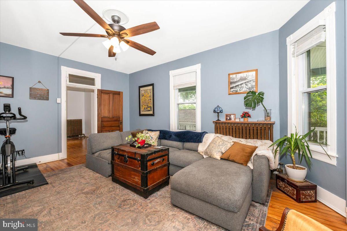 Fitness Equipment, Interior, Living room, Wood Texture Flooring