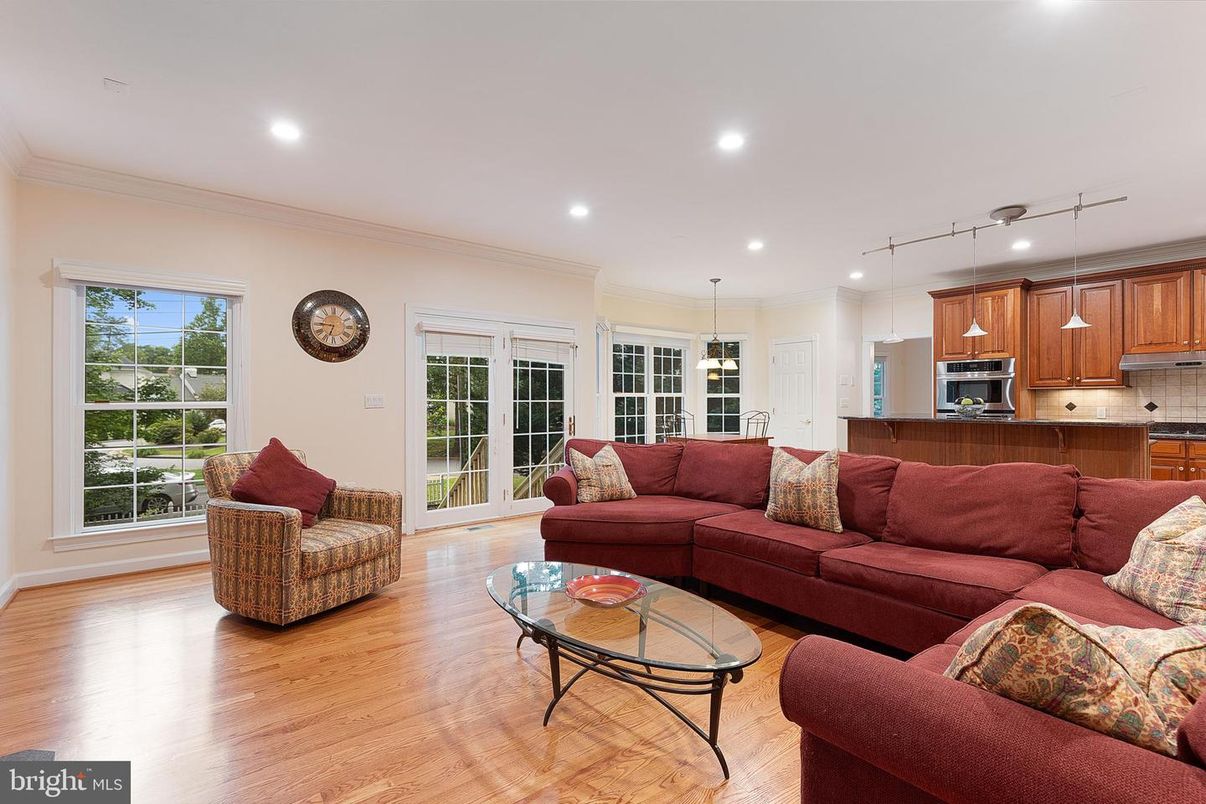 Interior, Kitchen, Living room, Pendant Lights, Recessed Lighting, Wood Texture Flooring