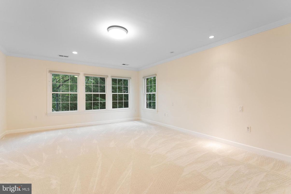 Empty room, Interior, Recessed Lighting