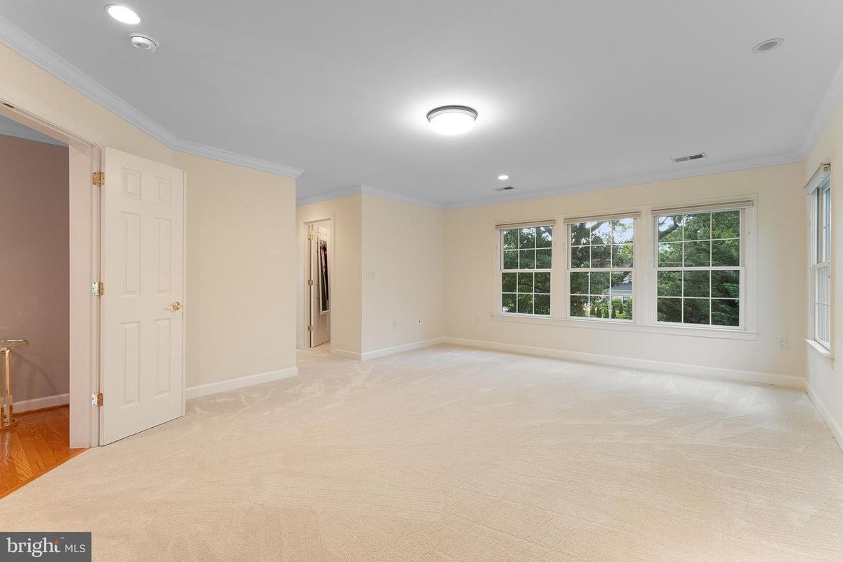 Empty room, Interior, Recessed Lighting