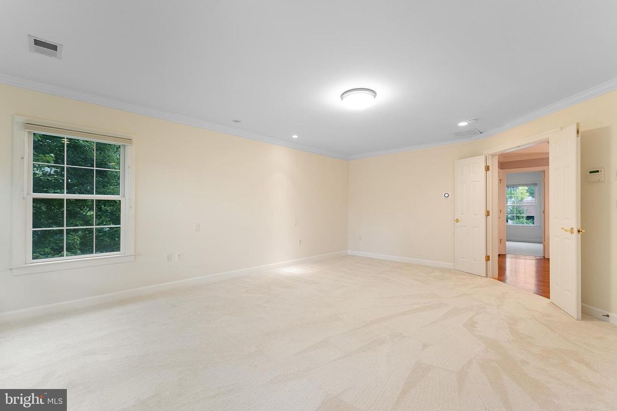 Empty room, Interior, Recessed Lighting
