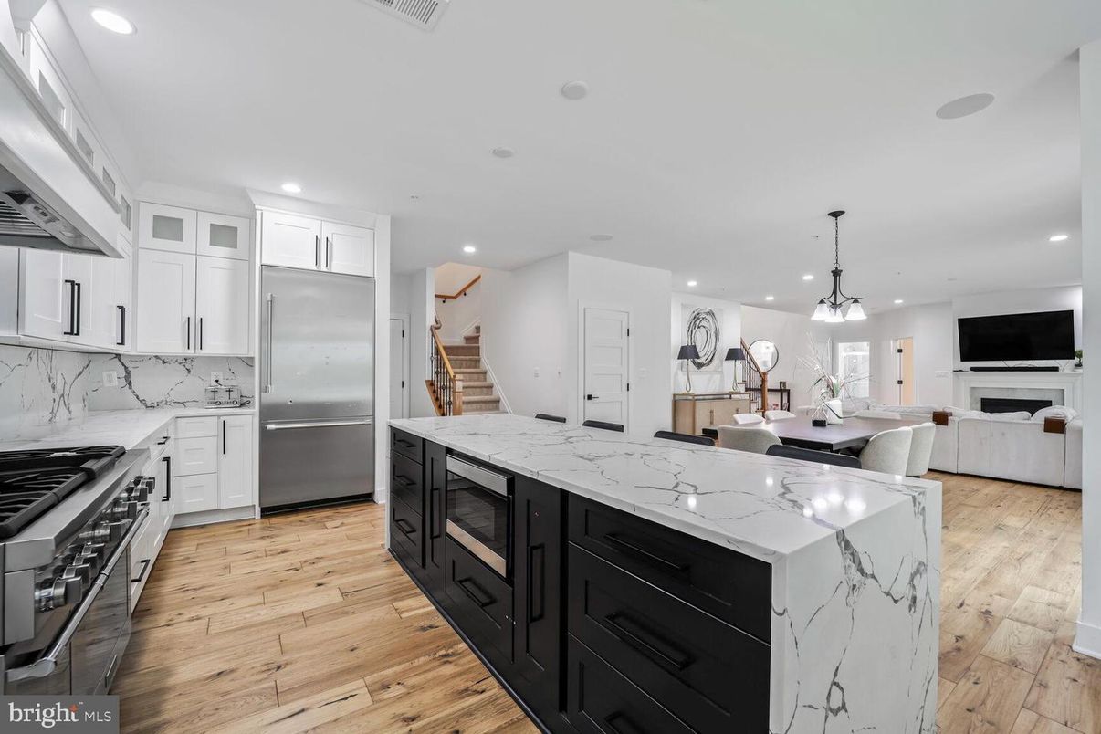 Dining room, Interior, Kitchen, Pendant Lights, Recessed Lighting, Stainless Steel Appliances, Wood Texture Flooring