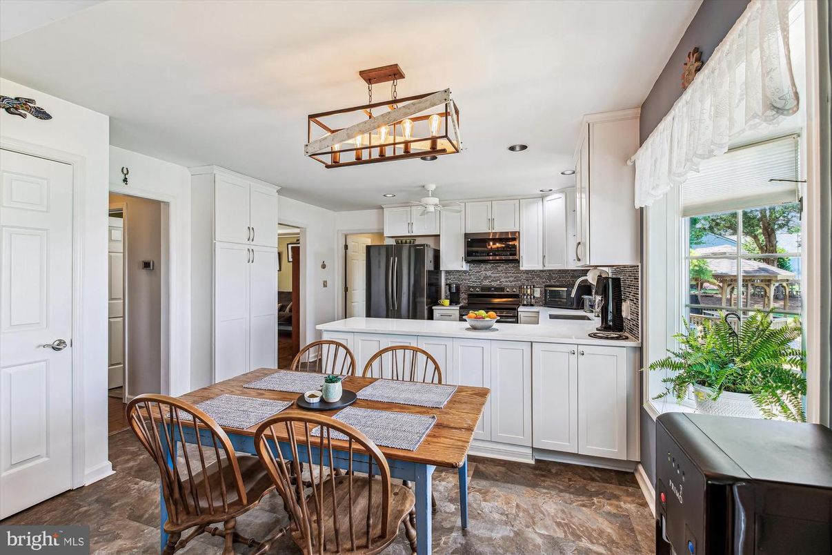 Dining room, Interior, Kitchen, Pendant Lights