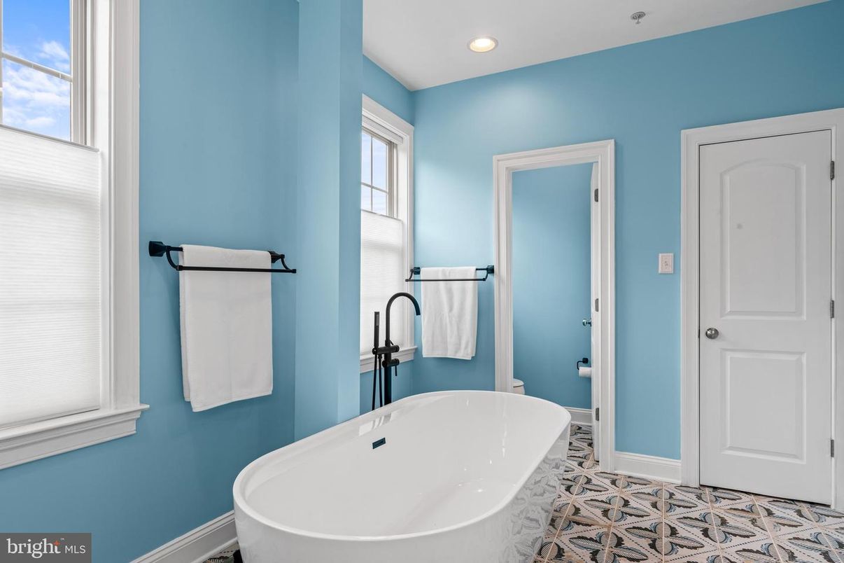 Bathroom, Free Standing Baths, Interior, Recessed Lighting