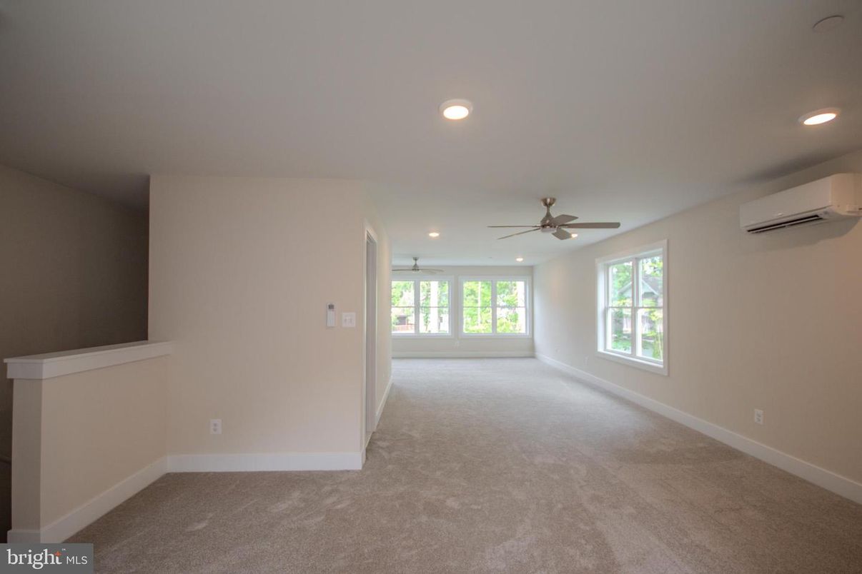 Empty room, Interior, Recessed Lighting