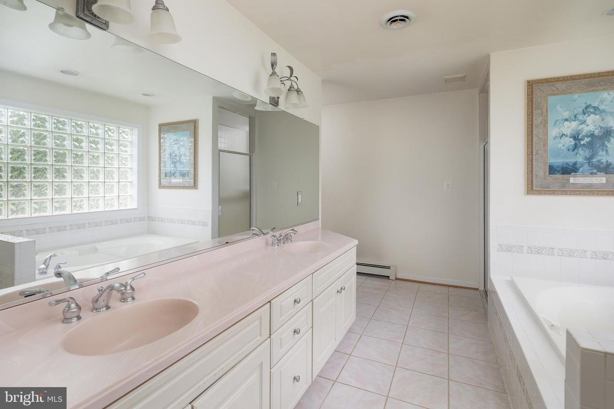 Bathroom, Dual Sink Vanities, Interior