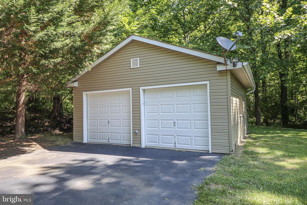 Detached Garage, Exterior