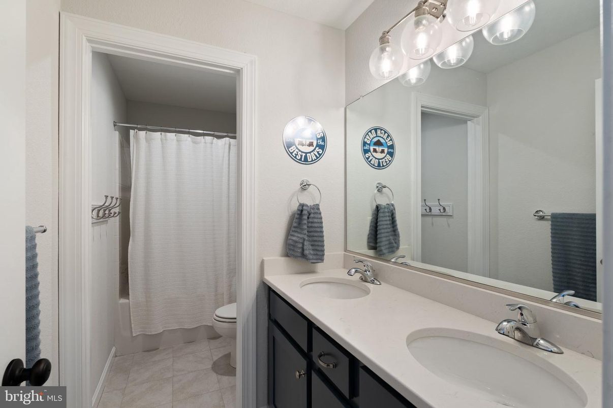 Bathroom, Dual Sink Vanities, Interior