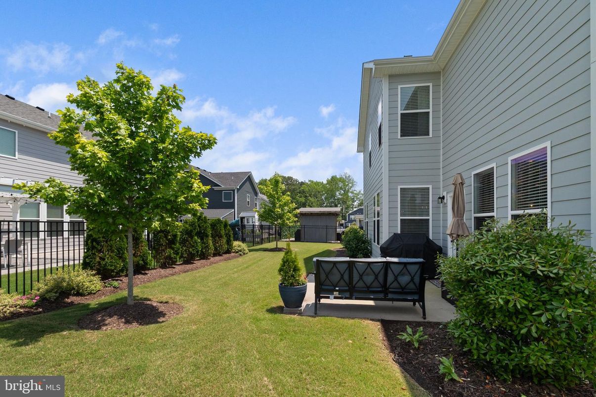 Backyard, Exterior