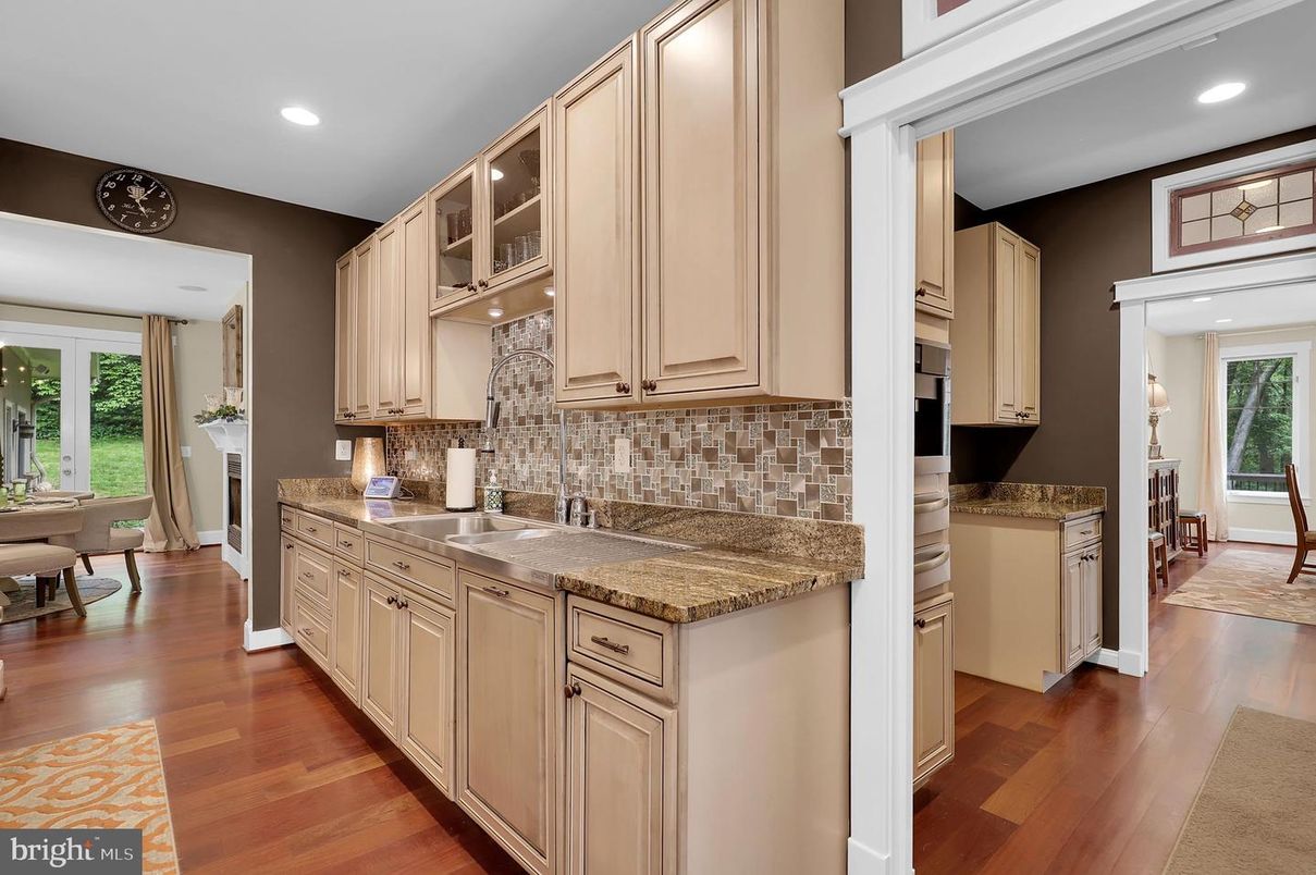Dining room, Interior, Kitchen, Recessed Lighting, Wood Texture Flooring