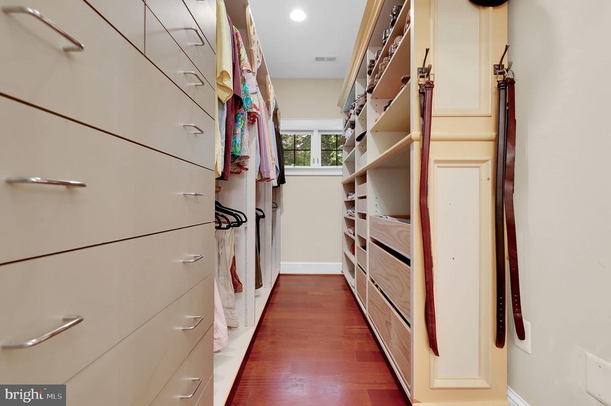 Interior, Recessed Lighting, Walk-in Closets, Wood Texture Flooring