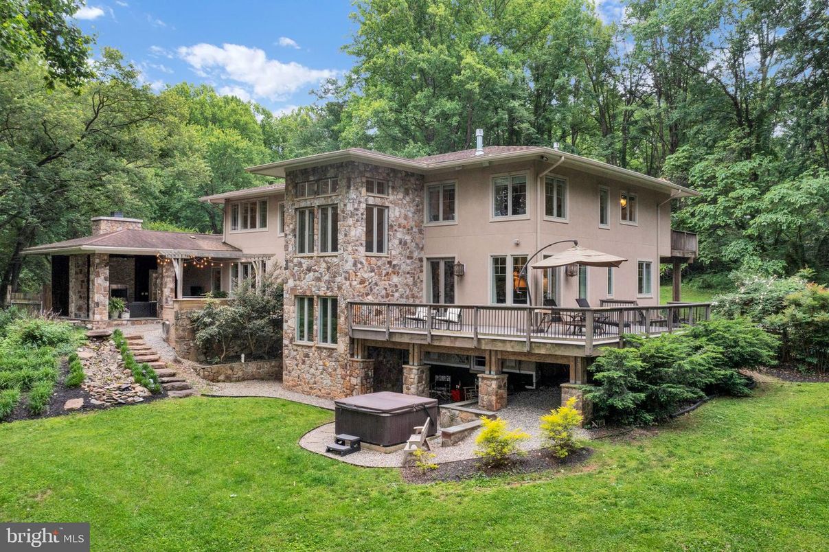 Backyard, Exterior, Hot Tub